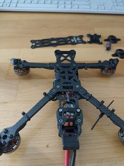 4 " nedostavěný dron+ vysílač - 3
