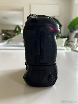 Nikon D850 tělo 45,7 MP použitý + bateriový grip, digitální - 3