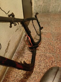 Jawa perak zbrojovka rám a motor - 3