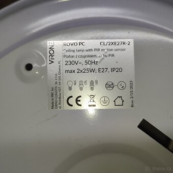 Stropní světlo s čidlem a žárovkou - 3