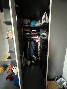 Šatní rohová skříň - 3