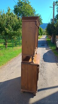 Starožitná kredenc - 3