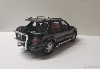 Mercedes ML320 1:18 maisto - 3