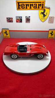 Ferrari 250 Testa Rossa 1:18 CMC - 3