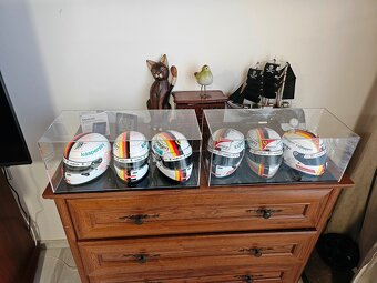 Prodám helmy 1:2 pilotů Ferrari - 3