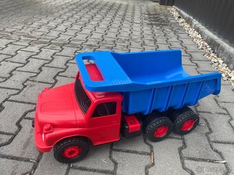 Kuchyňka, koník, auto Tatra - 3