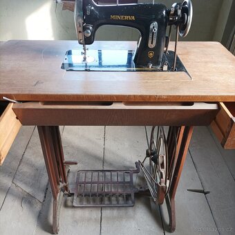 ŠICÍ STROJ MINERVA - 3