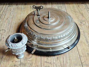 Starožitný hudební automat se zvonky, stojan, 1890 - 3