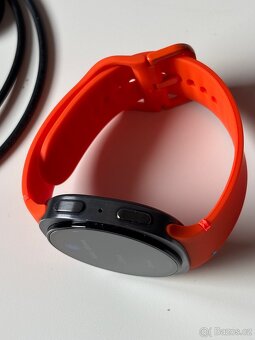 Samsung Galaxy Watch 8 40mm, Orange & Silver - 3