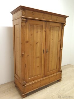 Starožitná šatní skříň - 3