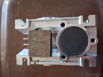 ŠNEKOVÁ PŘEVODOVKA ELEKTROMOTOR MOTOR - 3