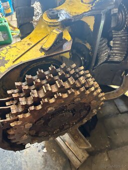 John Deere H415 - 3