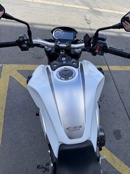 Honda CB1000R Neo Sports Café – bílá perleť, top stav - 3