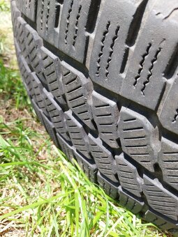 Prodám 1ks pneu goodride 215 65 R16c sw612 - 3