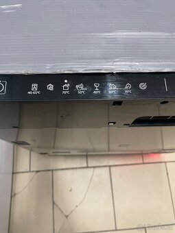 Nepoužitá myčka Beko BDIN38650C - 3