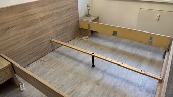 prodám postel 180 x 200 vč. roštů, matrací a nočních stolků - 3