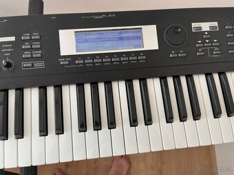 Korg triton tr 76 top stav - 3