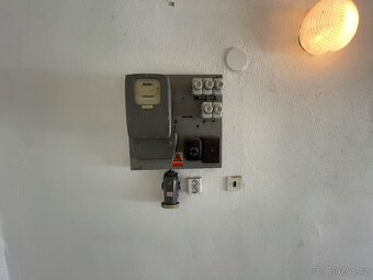 Pronájem garáže 19 m² s elektřinou (230/380 V) – klidná loka - 3