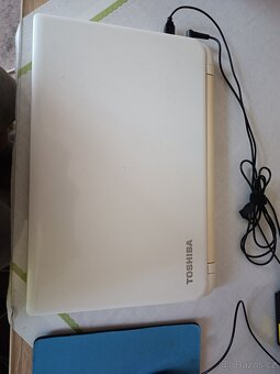 Toshiba Satellite L50-B-1FL (PSKTUE-01X00CCZ) - 3