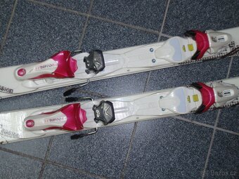 SUPER DÁMSKÉ NASERVISOVANÉ LYŽE CARVY 154 CM ROSSIGNOL PASSI - 3