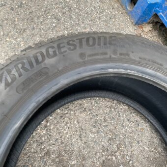 Zimní pneu 215/60 R17 100H Bridgestone 5,5mm - 3