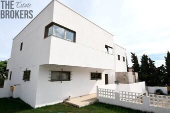 Luxusní vila v residenční oblasti pár minut od pláže - 3