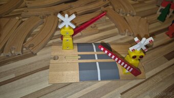 dřevěná vláčkodráha osmička + přejezd - 3