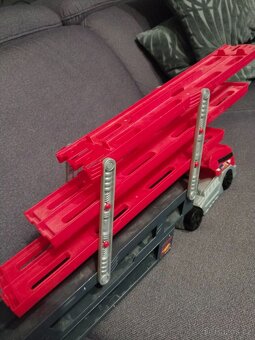 Mattel Hot Wheels Mega tahač - 3