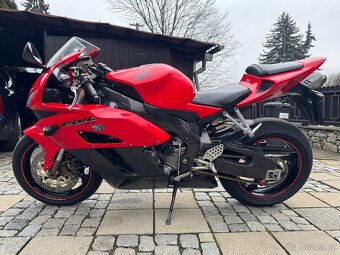 Honda CBR 1000 rr 2004 - 3
