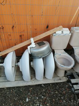 WC a umyvadlo - 3