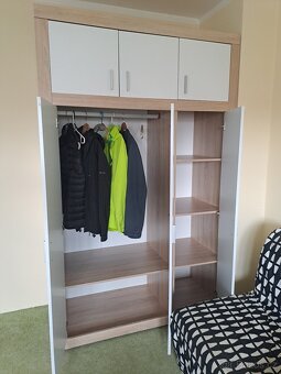 Šatní skříň š140 x v220 x h60 - 3