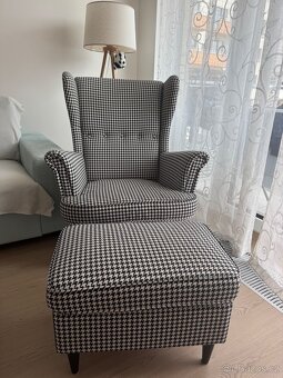 Prodám křeslo IKEA STRANDMON s podnožkou – černobílý pepito - 3