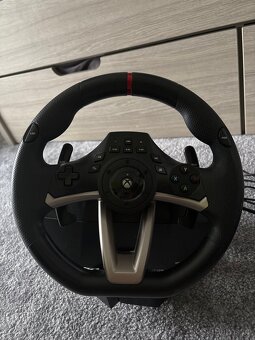 Volant s pedály na Xbox - 3