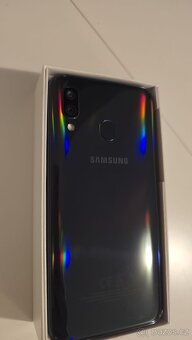 Mobilní telefon Samsung Galaxy A40, 4GB/64GB, výborný stav - 3