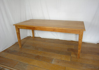 Masivní jídelní stůl - 3