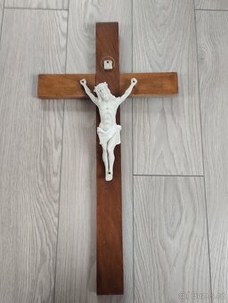 Starožitný velký kříž s porcelánovým Ježíšem - 3