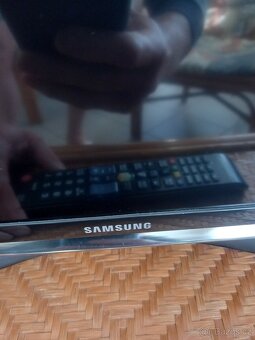 Samsung UE50J6282SU Smart TV - 3