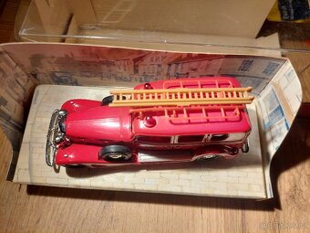 Matchbox yesteryear CADILLAC FIRE ENGINE - 3