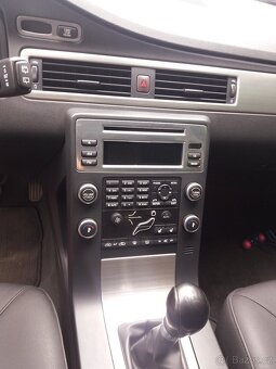 Volvo V70 2.0D 2010, černá metalíza - 3