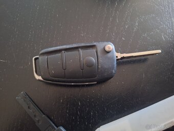 Klíč audi A4 S4 8E0837220E - 3
