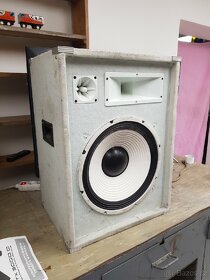 Velký reproduktor / subwoofer - 3