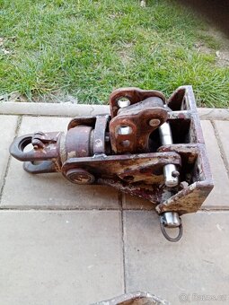 závěs zetor - 3