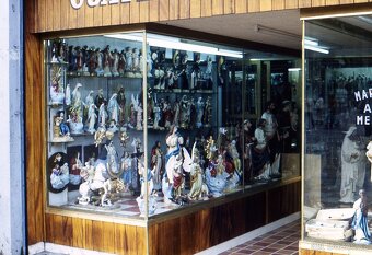 Staré diapozitivy, za světa 70-80 léta, cca 180 ks - 3