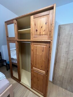 Velká šatní skříň - 3