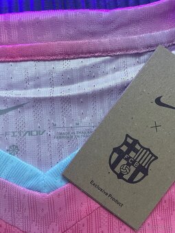 FC Barcelona růžový dres - 3