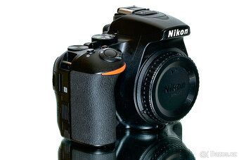 Nikon D5600 1700 expozic STAV NOVÉHO - 3
