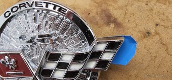 Corvette C3 přední znak - nový - 3