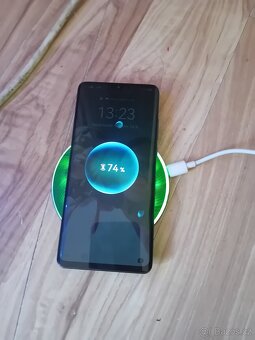 Prodám bezdrátovou nabíječku. - 3