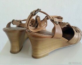 Kožené sandály na klínku Sally O'Hara vel. 38 - 3
