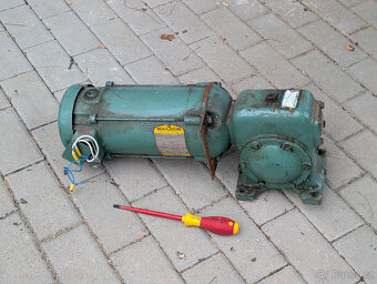 Elektromotor s převodovkou, 1 - 3